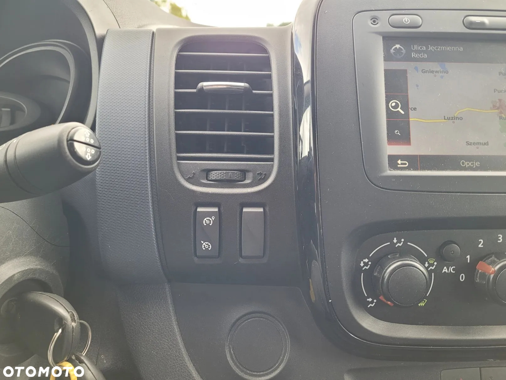 Opel Vivaro 3-osobowy Webasto Nawigacja super stan - 6