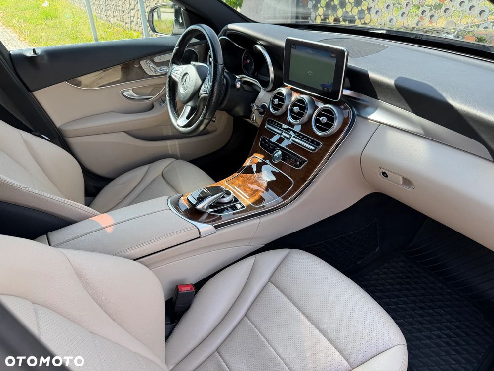 Mercedes-Benz Klasa C 300 9G-TRONIC - 30