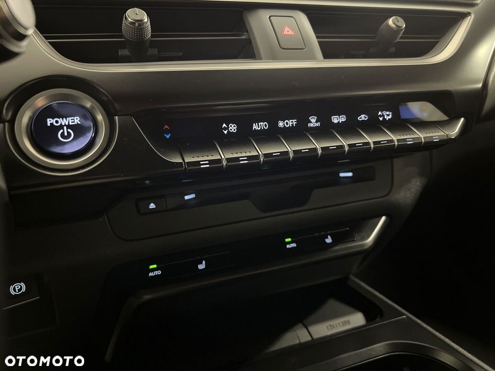 Lexus UX 250h GPF F Impression 2WD - 26
