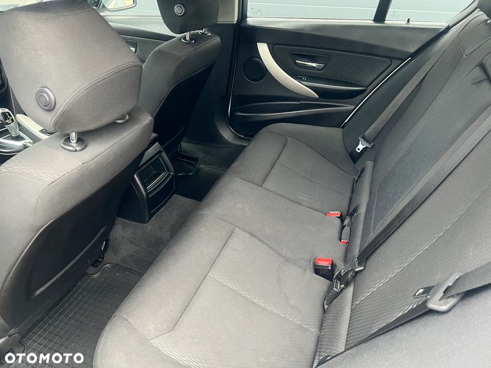 BMW Seria 3 318i - 17