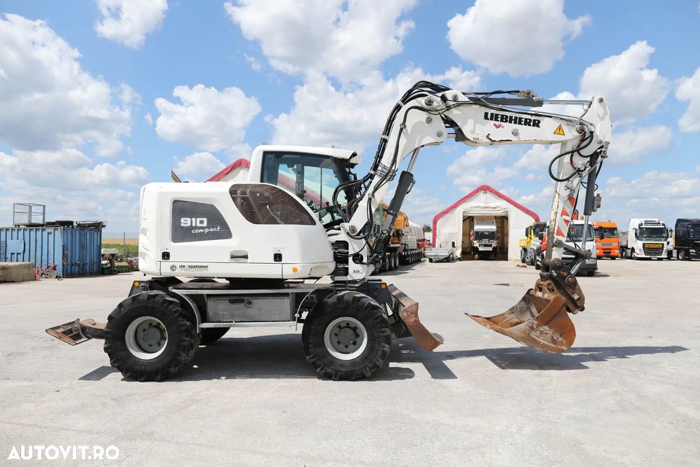 Liebherr A910 Compact - 6