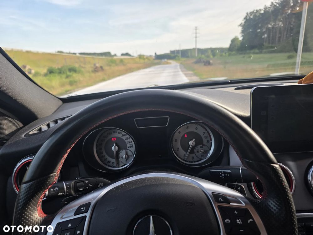 Mercedes-Benz GLA 250 4Matic 7G-DCT AMG Line - 24
