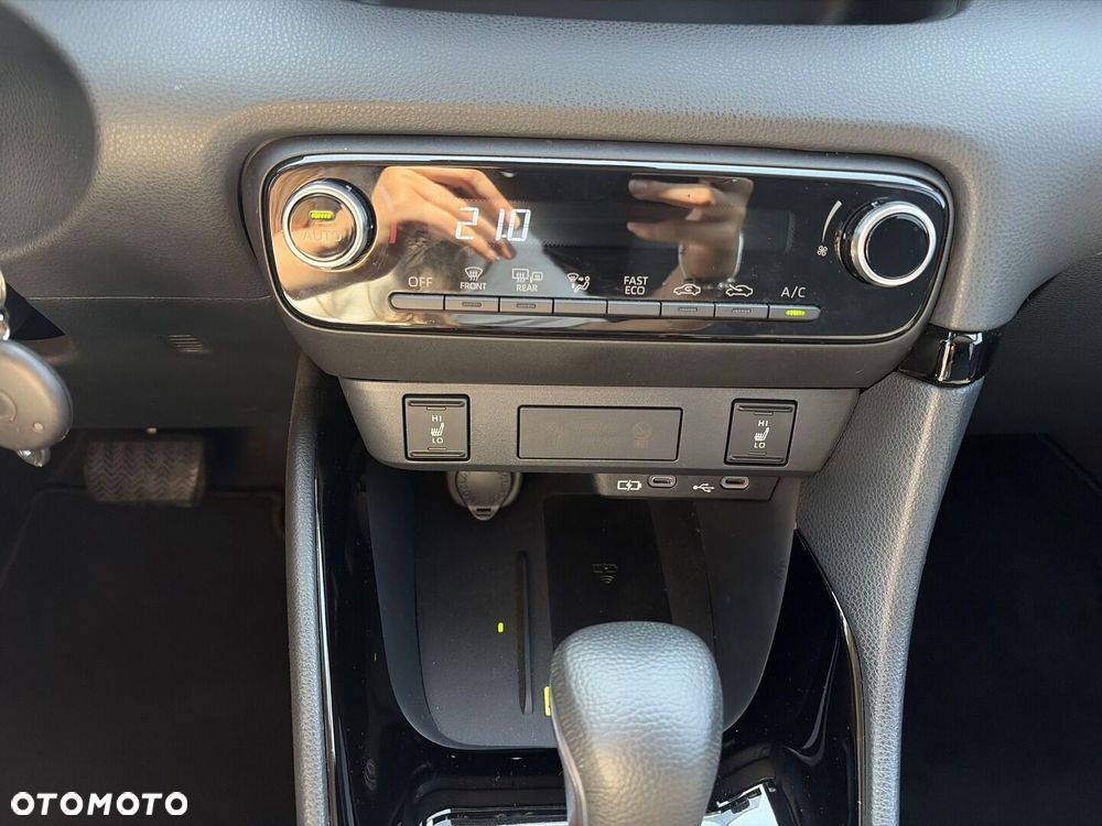 Toyota Yaris Hybrid 1.5 Style - 22