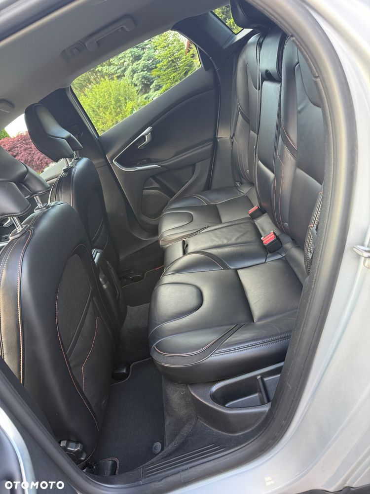 Volvo V40 Cross Country T3 Drive-E Ocean Race - 20