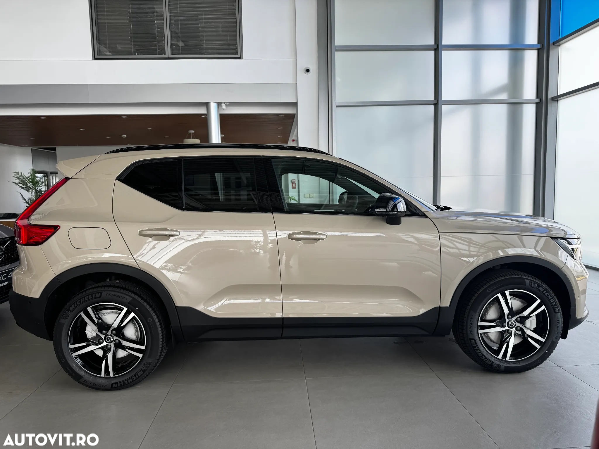 Volvo XC 40 B3 AT FWD MHEV Plus Dark - 5