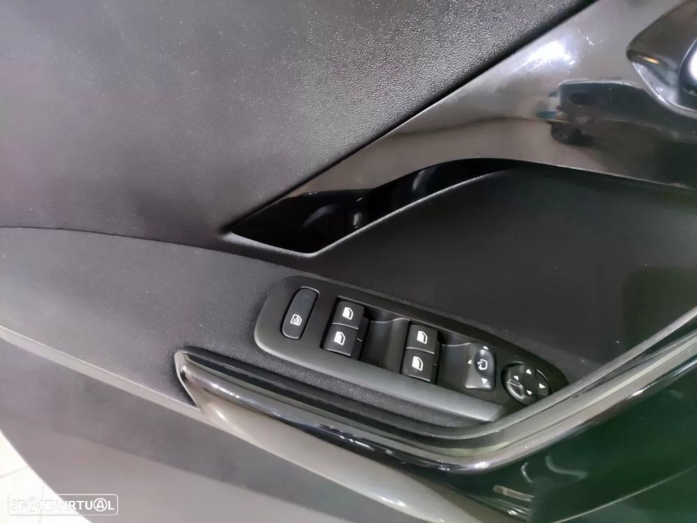 Peugeot 208 1.2 PureTech Signature - 21