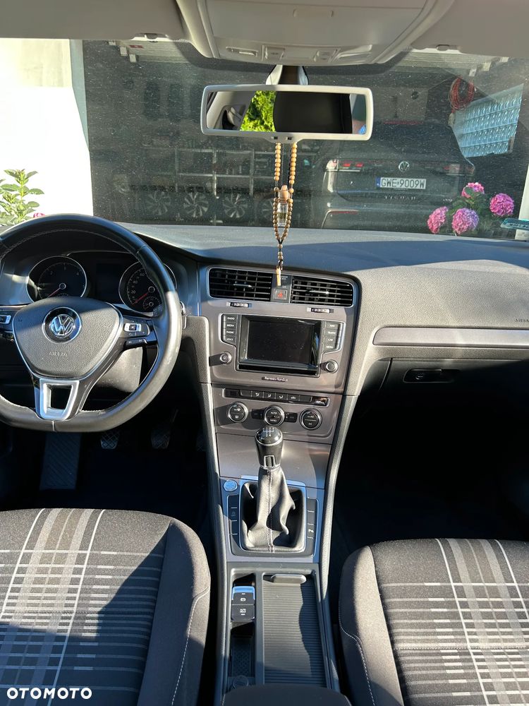 Volkswagen Golf - 6