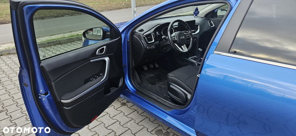 Kia Ceed - 11