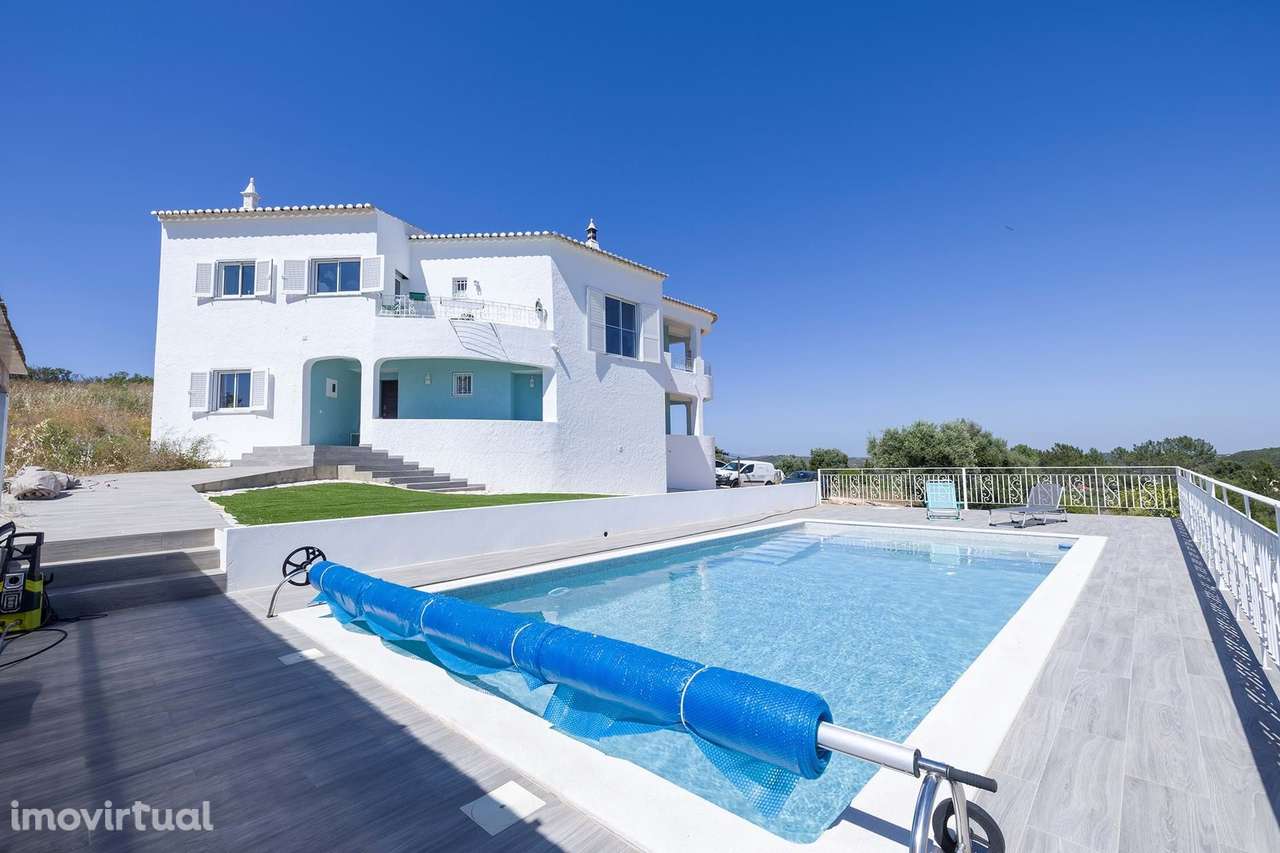 CASA DE CAMPO RENOVADA COM 4 QUARTOS, PISCINA E 1,5 HECTARES DE TERREN - Grande imagem: 2/50