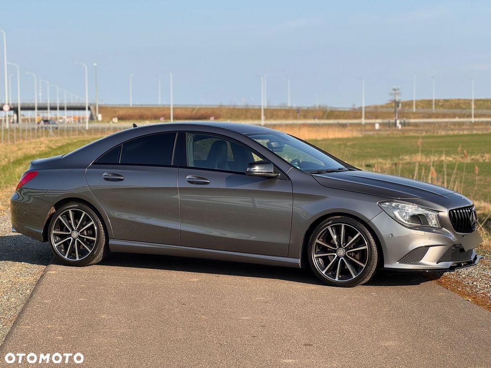 Mercedes-Benz CLA 200 7G-DCT Urban - 2