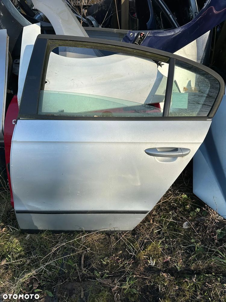 DRZWI LEWE TYLNE PASSAT B6 - 1
