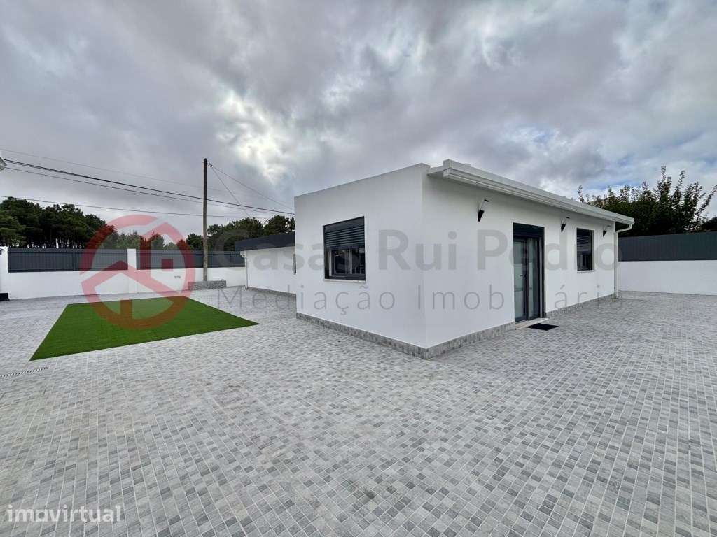 Moradia isolada, renovada, em Fernão Ferro, Seixal - Grande imagem: 4/24