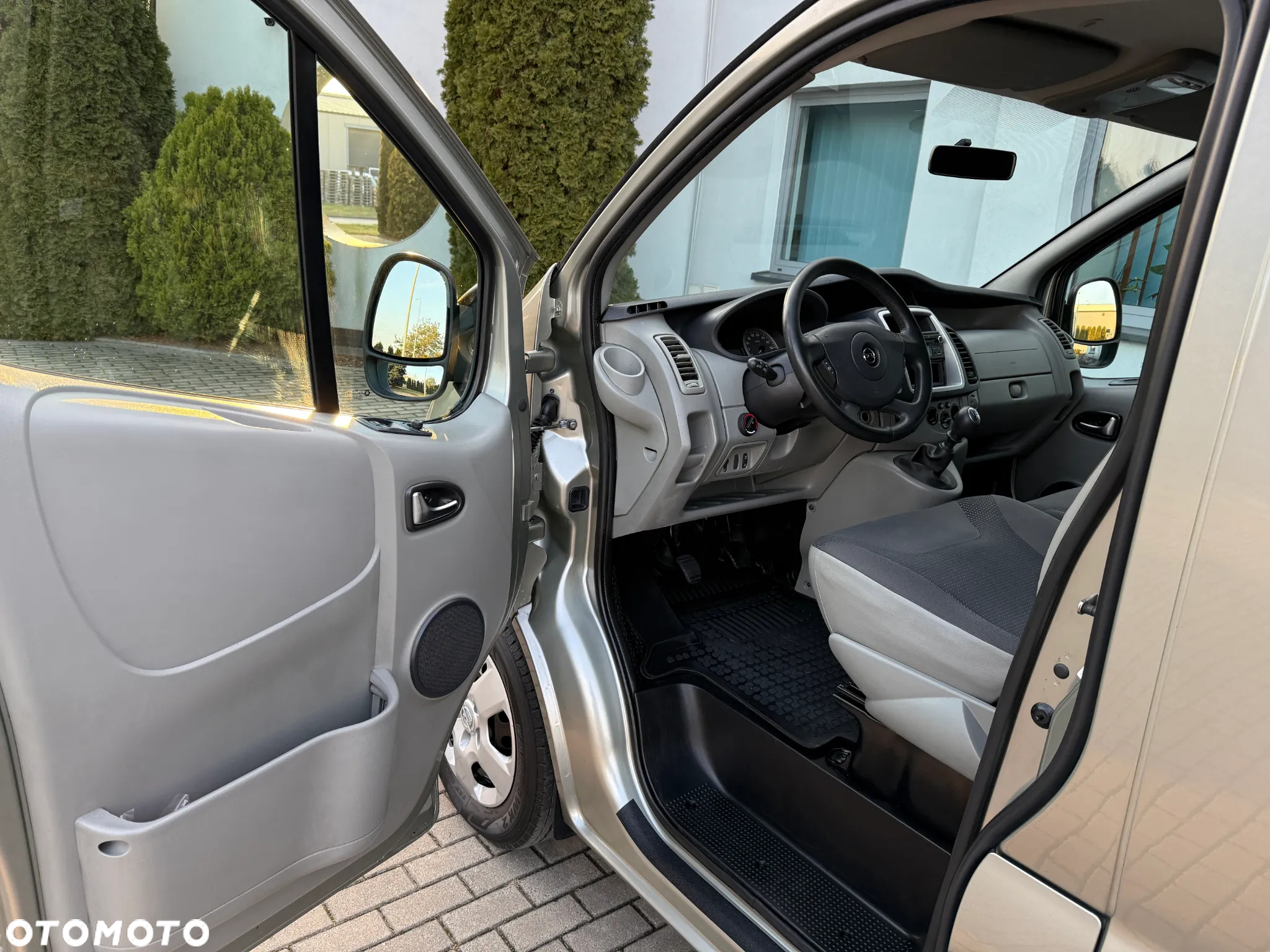 Opel Vivaro - 10