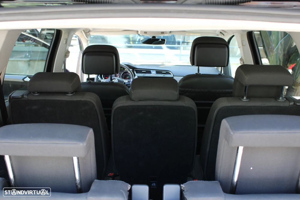 VW Touran 1.6 TDI Highline DSG - 37