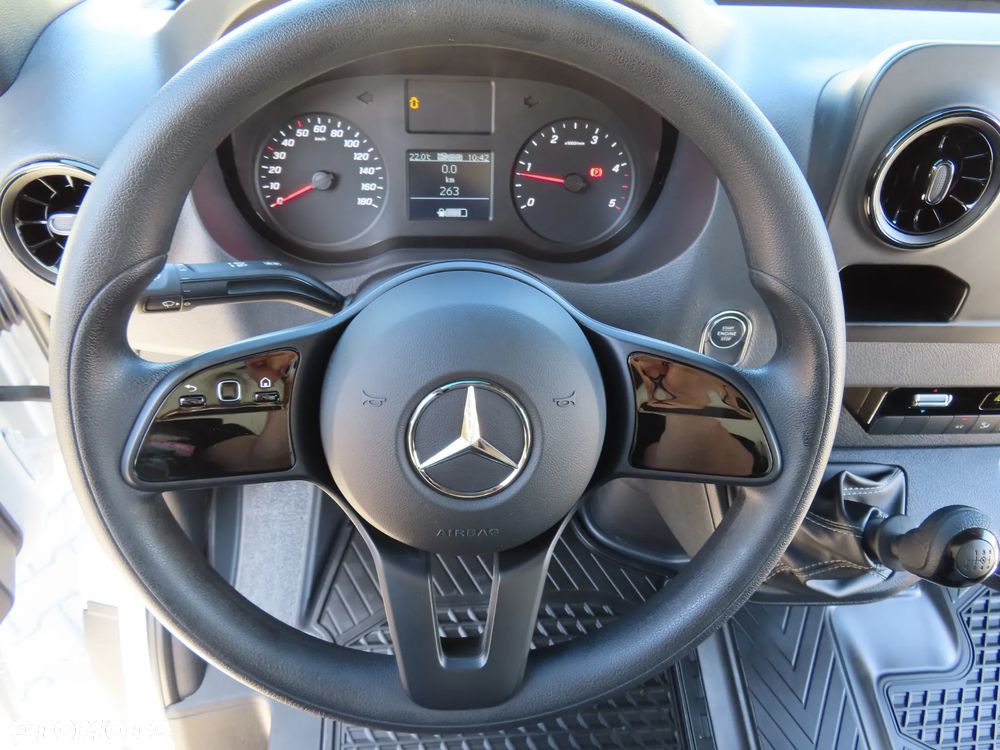 Mercedes-Benz Sprinter 517 CDI 170 KM Plandeka 12 E.Palet 5520 mm Dł. Skrzynia 2453 mm Szeroka TYLNE DRZWI KONTENEROWE Rozstaw Osi 4325 mm DMC 3500 Kg Ładowność 823 Kg WZMACNIANY Załadunek Wysokość Rampowa AMAZON Kabina Sypialniana SPOJKAR SPOJTRAK XL Nowy Nie Używany Gotowy Dostępny OKAZJA - 38
