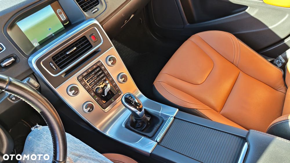Volvo V60 D4 Geartronic Momentum - 31