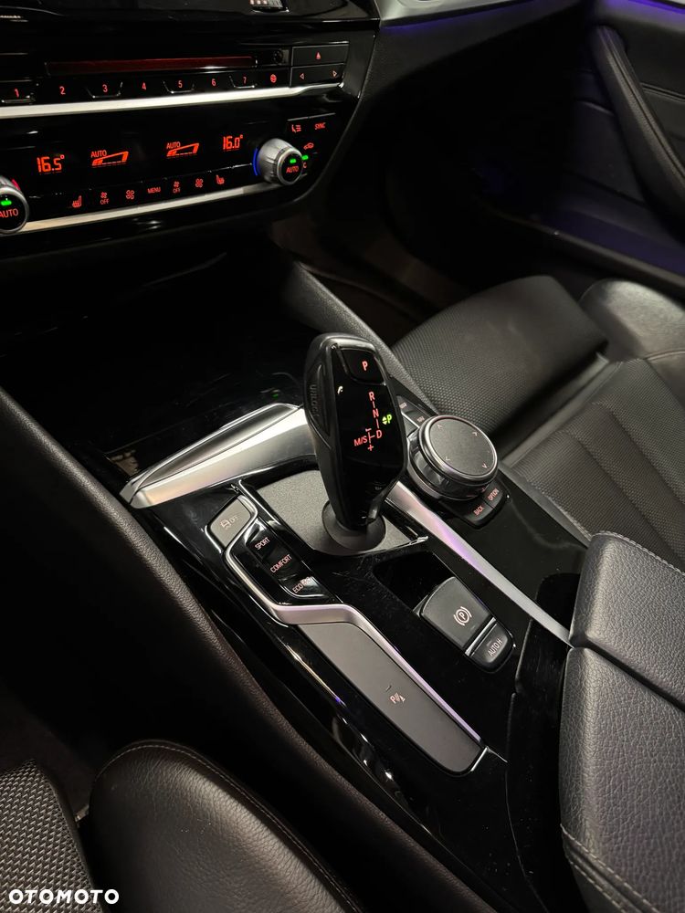 BMW Seria 5 520d Sport Line - 13