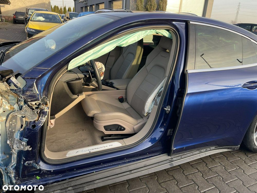 Porsche Panamera 4 - 10