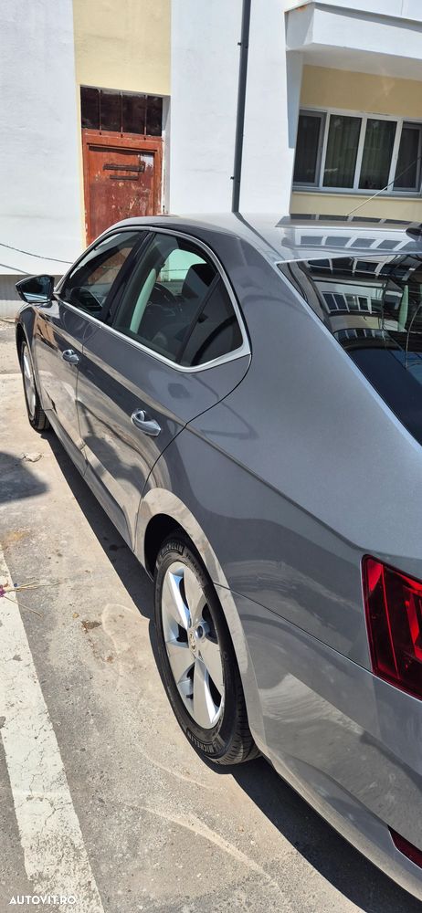 Skoda Superb 2.0 TDI DSG 4X4 Sportline - 8