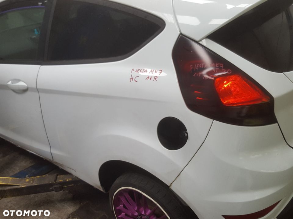 BŁOTNIK  LEWY PAS TYŁ FIESTA MK7 HC 3D  B.ŁADNE RADOM - 1