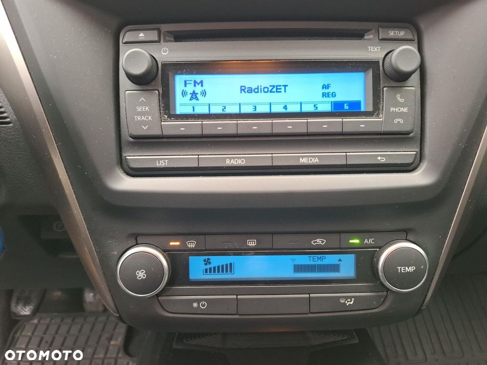 Toyota Avensis 1.6 Active - 16