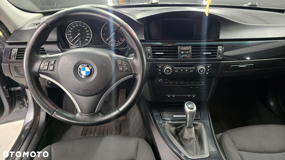 BMW Seria 3 318i - 10