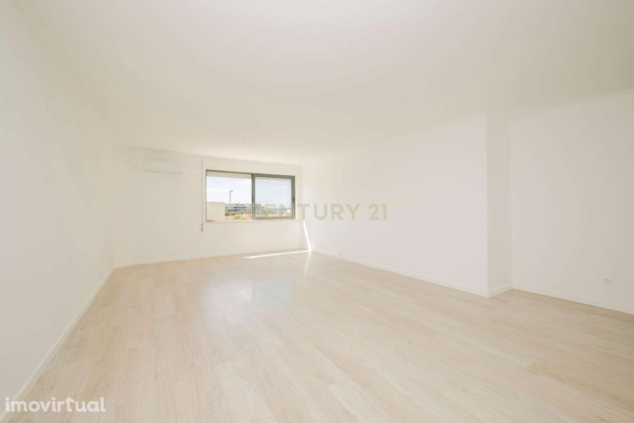 T3 com 117 m2 mais garagem e arrecadação na zona do Alto das Vinhas - Grande imagem: 2/26