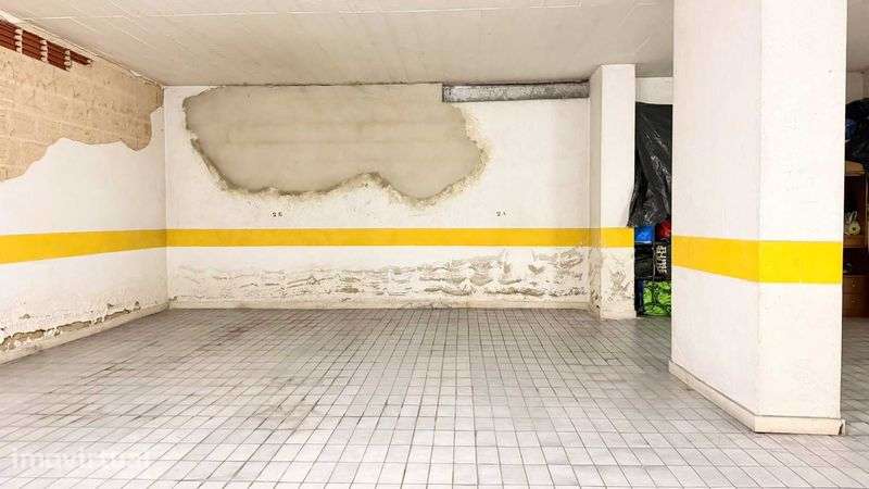 Apartamento T2 com Parqueamento | Mem Martins - Grande imagem: 2/12