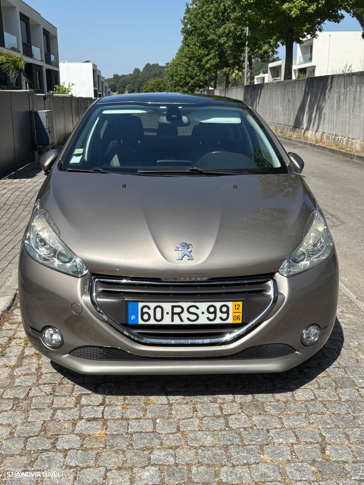 Peugeot 208 - 1