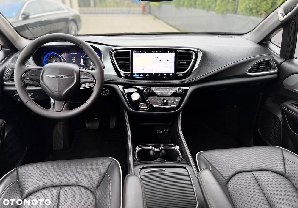 Chrysler Pacifica - 12