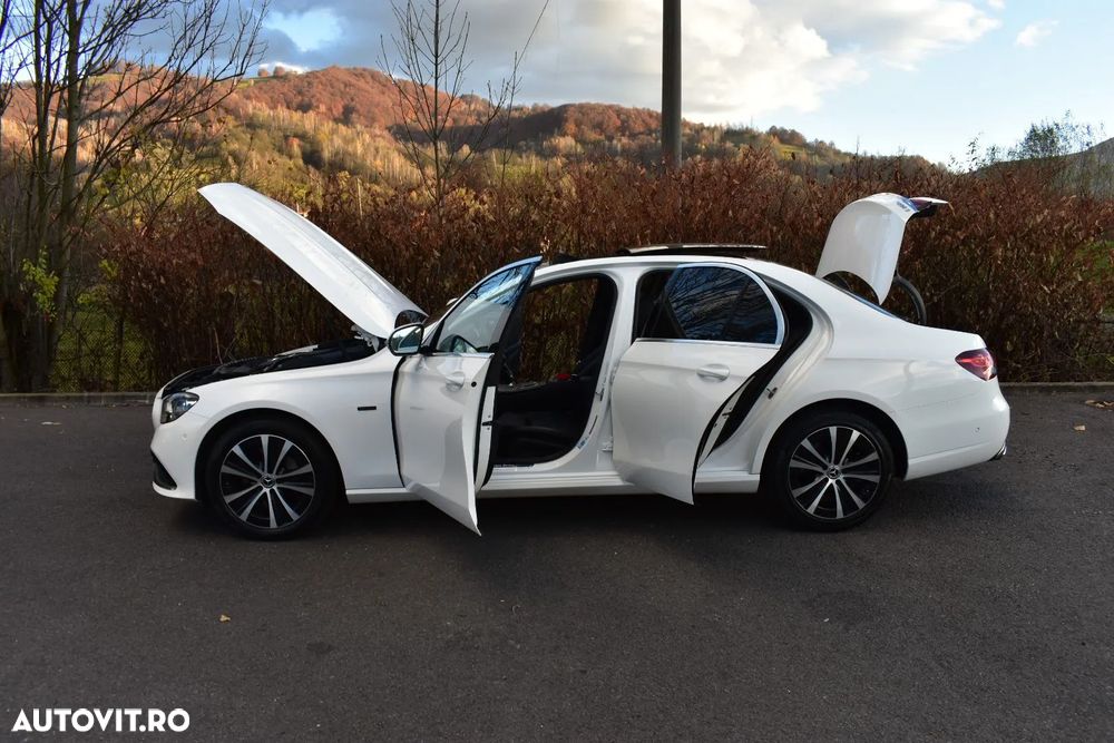 Mercedes-Benz E 300 4Matic 9G-TRONIC Avantgarde - 9