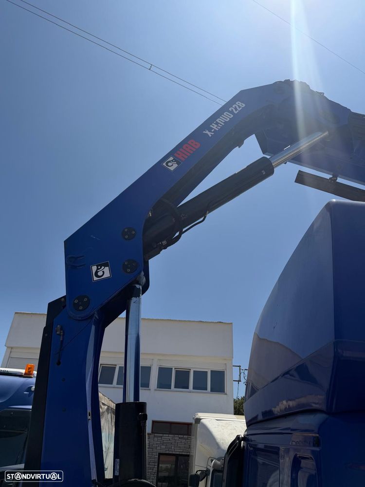 DAF CF 440 COM GRUA HIAB 228 COM COMANDO - 4