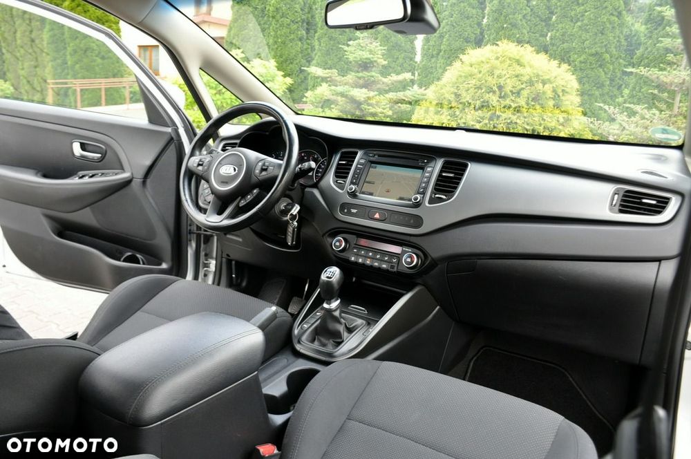 Kia Carens - 25