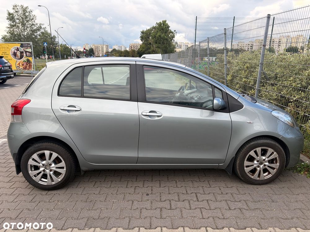 Toyota Yaris 2011 photo 4