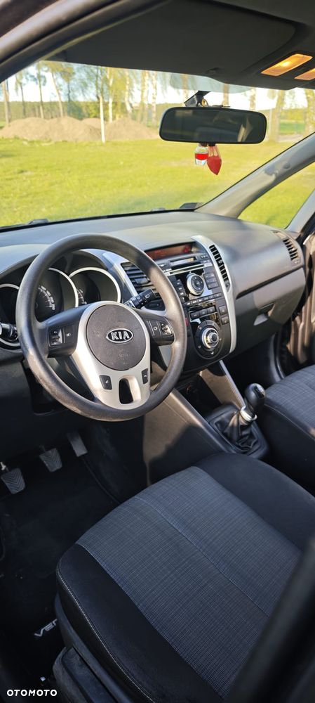 Kia Venga 1.6 L - 5