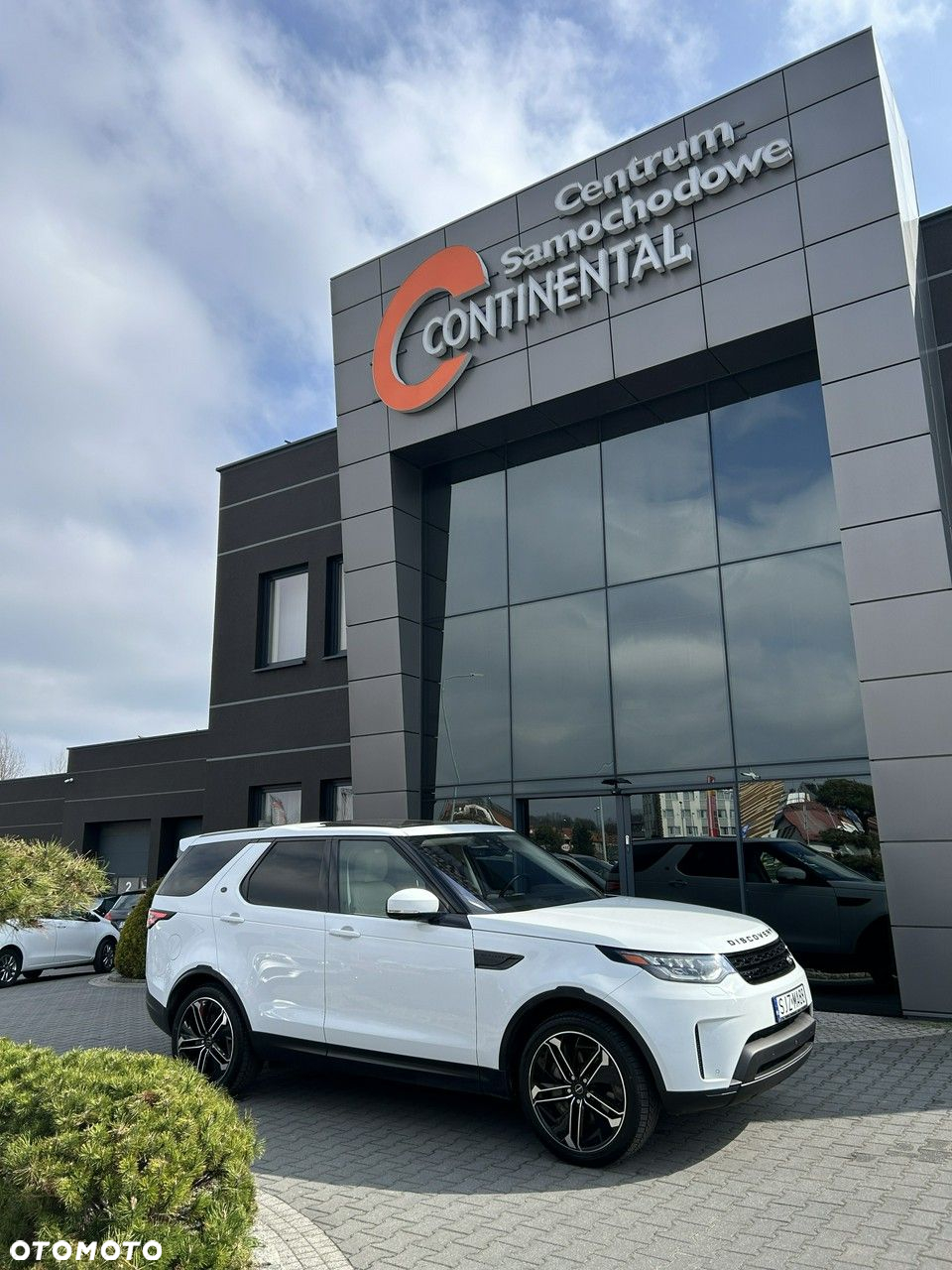 Land Rover Discovery V 3.0 Si6 HSE Luxury - 4