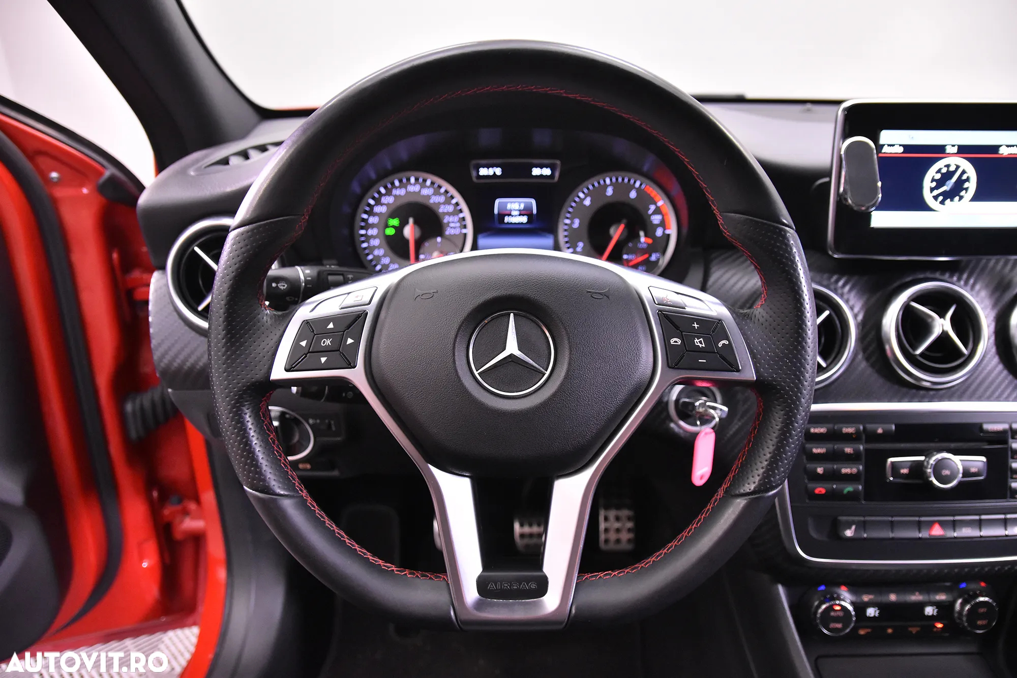 Mercedes-Benz A 180 AMG Line - 16