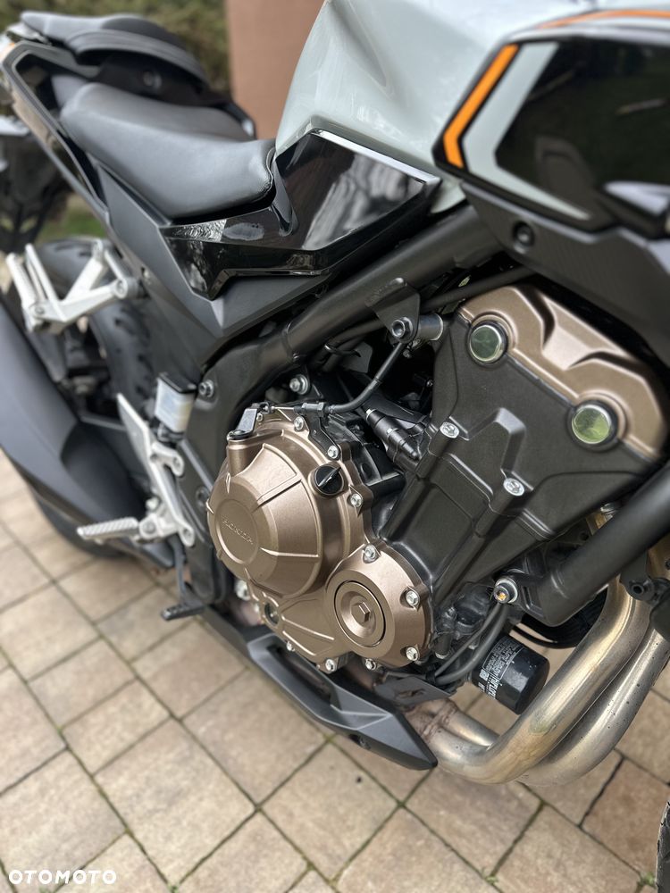 Honda CB - 12