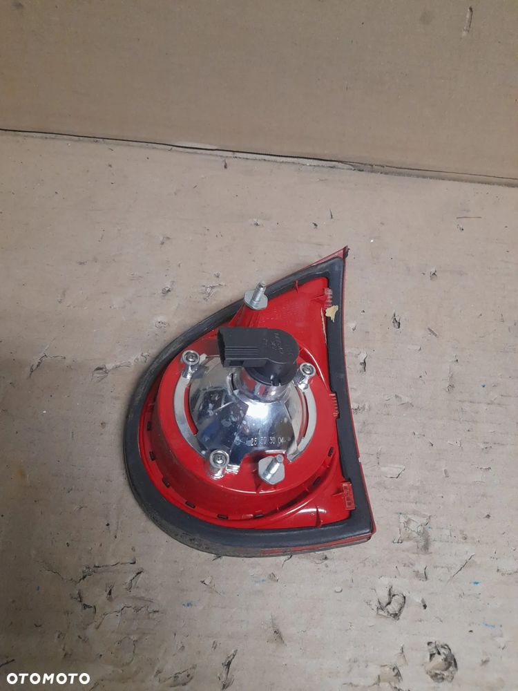 LAMPA LEWY TYŁ W KLAPĘ VW GOLF V nr 1K6945093F - 4