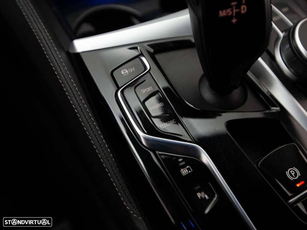 BMW 530 e Pack Desportivo M - 26