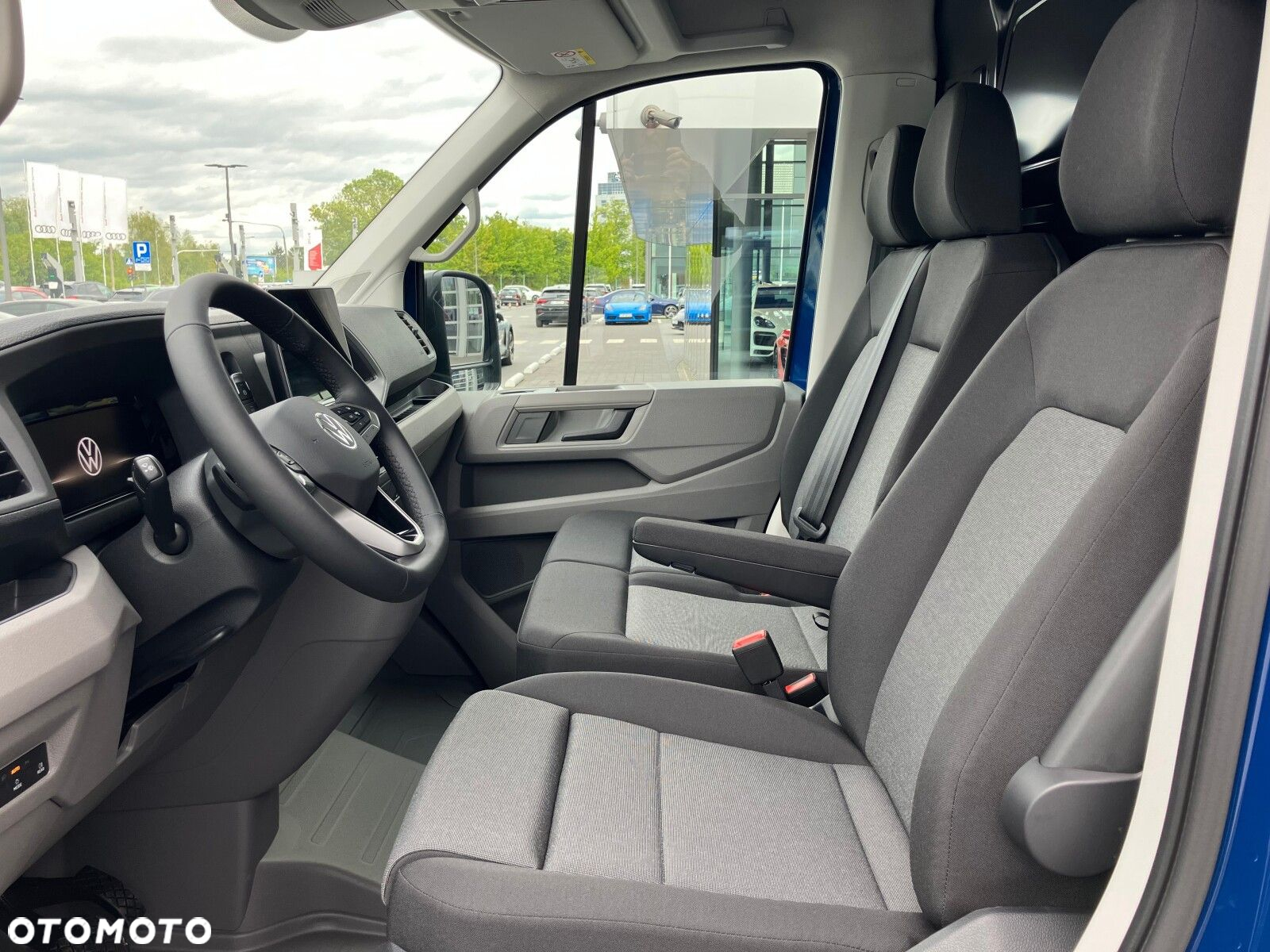 Volkswagen Crafter Crafter 35 Furgon, silnik: 2,0 l  130 kW, skrzynia biegów: napęd 4MOTION, automatyczna 8-biegowa rozstaw osi: 3640 mm - 16