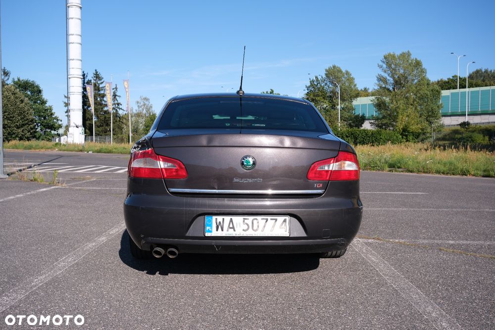Skoda Superb 2.0 TDI Elegance DSG - 5
