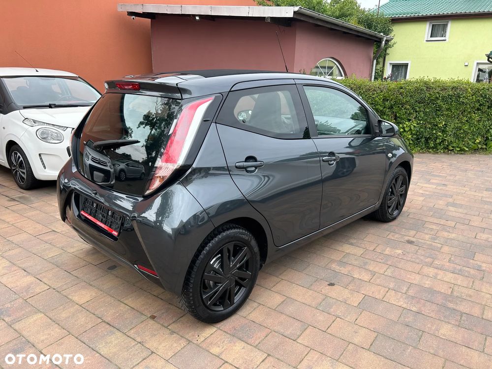 Toyota Aygo x-play - 3