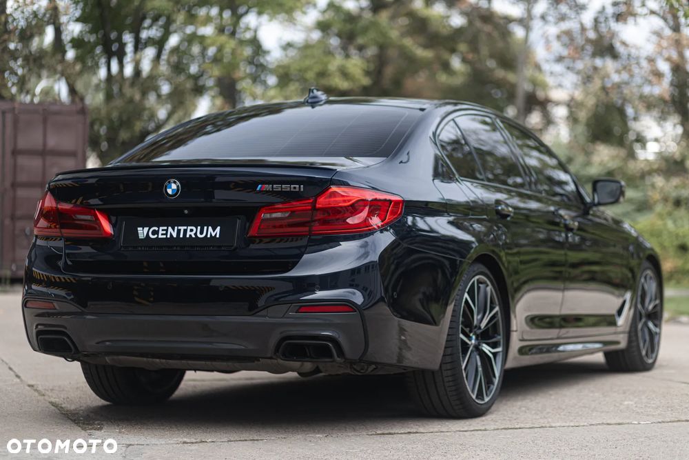 BMW Seria 5 M550i xDrive sport - 11
