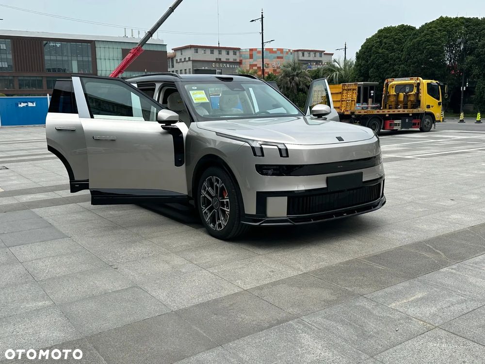 Lynk & Co 900 - 21