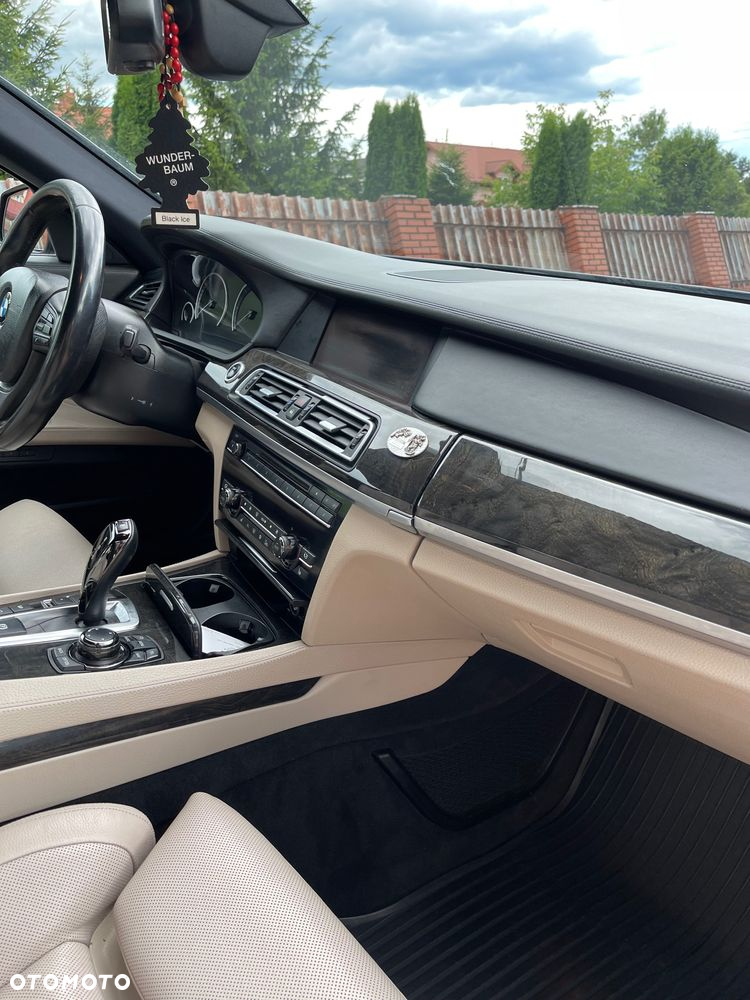 BMW Seria 7 740d xDrive - 10
