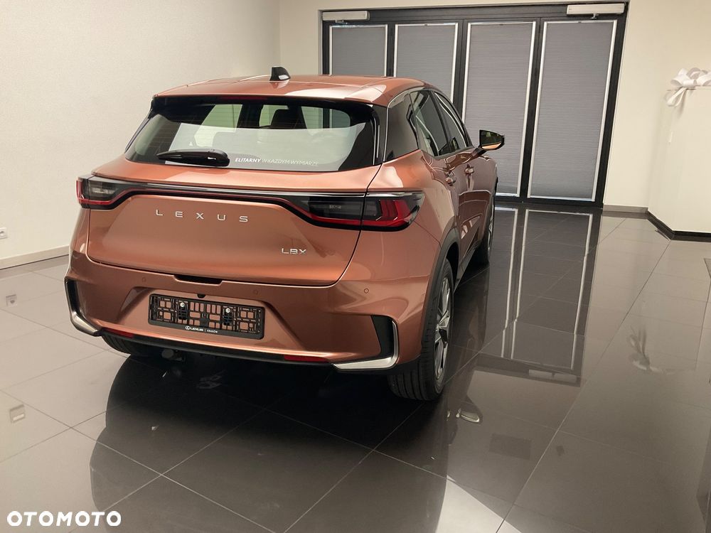 Lexus LBX 1.5 Hybrid - 4