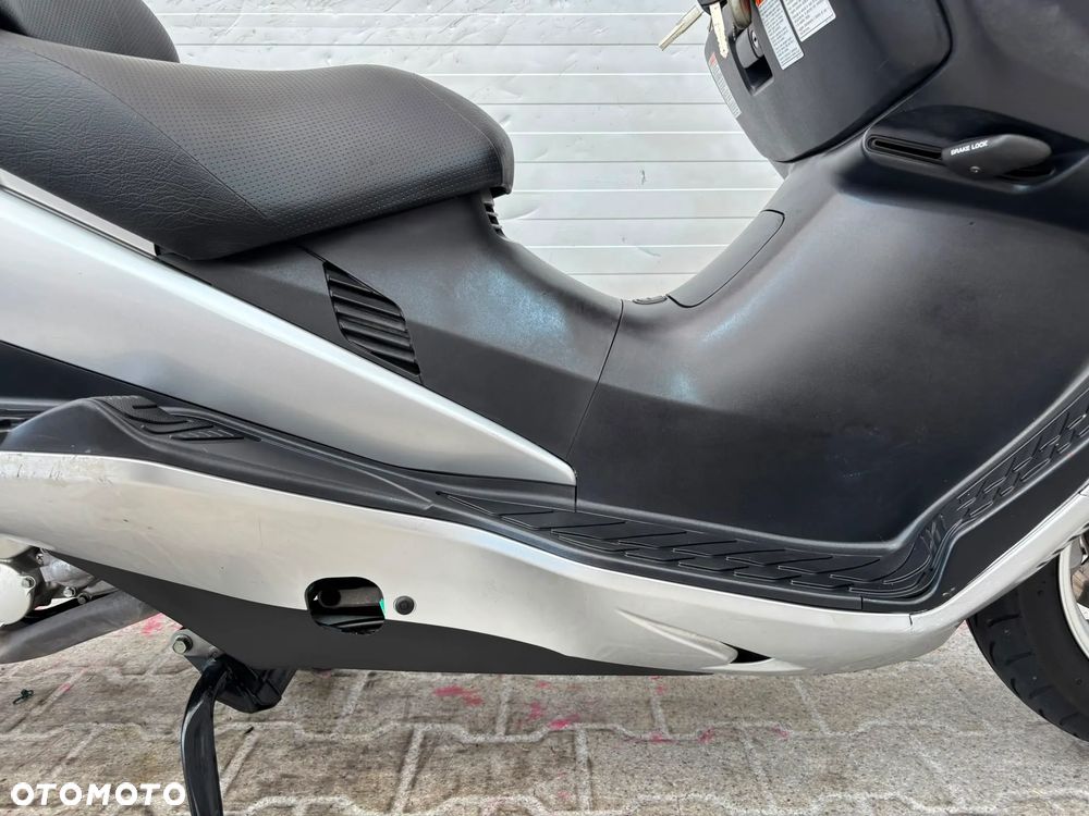 Suzuki Burgman - 26