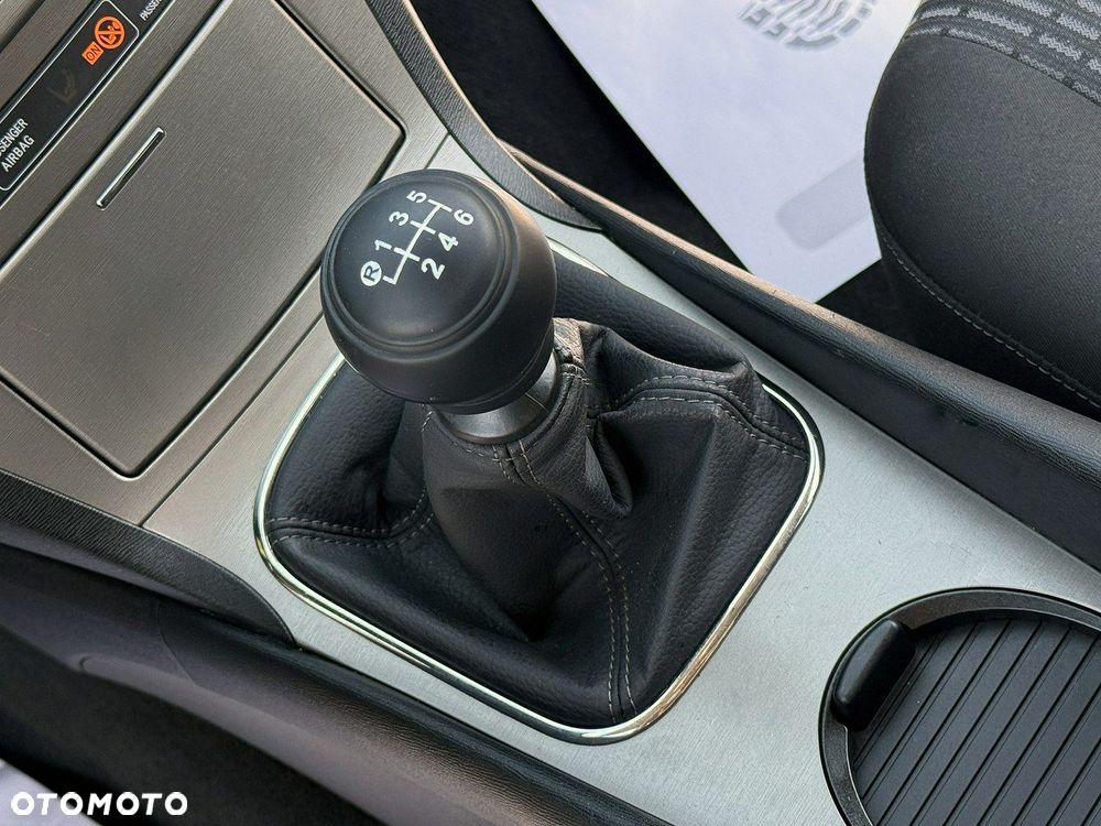 Toyota Avensis 1.8 Sol - 10