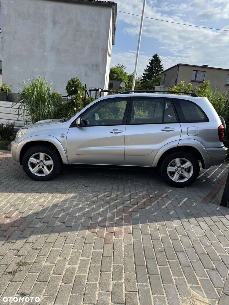 Toyota RAV4 - 1